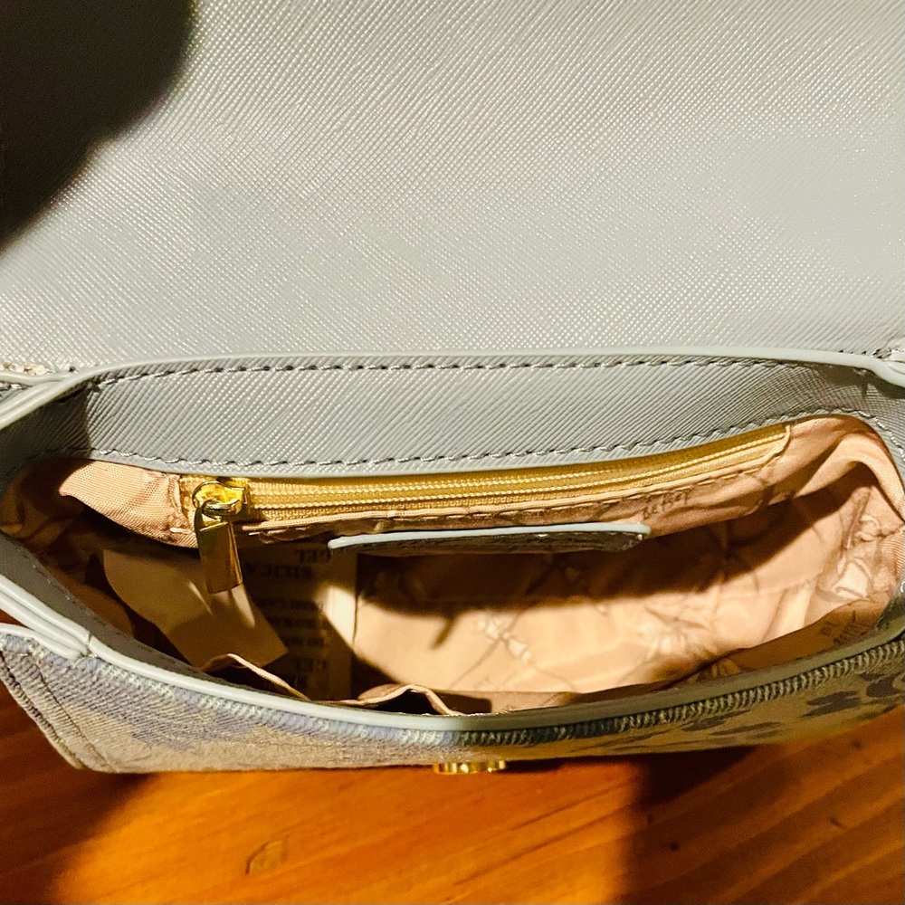 Betsey Johnson Blue DENIM Floral Crossbody Bag with Gold Bow, NWT - Picture 9 of 16